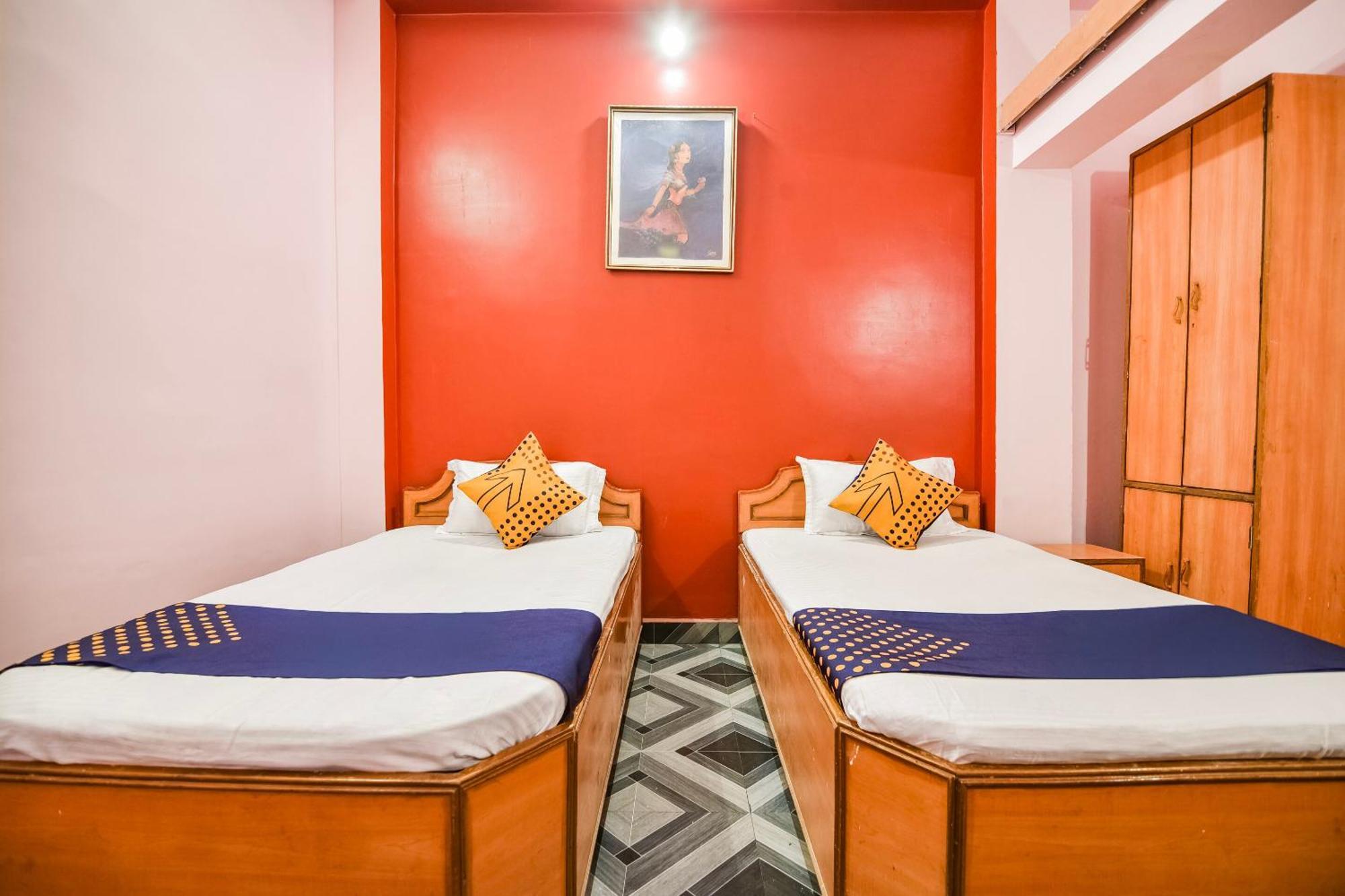 Spot On Hotel Midtown Gondia Ngoại thất bức ảnh